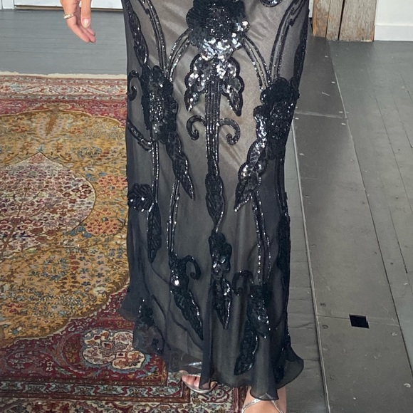 Full length beaded black tie gown with intricate neckline - Picture 4 of 5